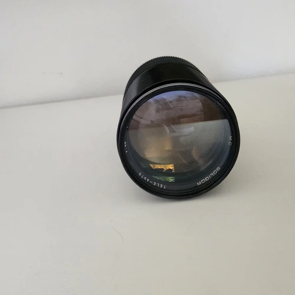 Sleek Black Camera Lens for Precision Photography